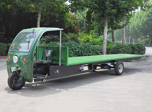 電動平板車廠家：電動平板車因其適用性強(qiáng)、機(jī)動性能好、維修方便、價(jià)格低廉